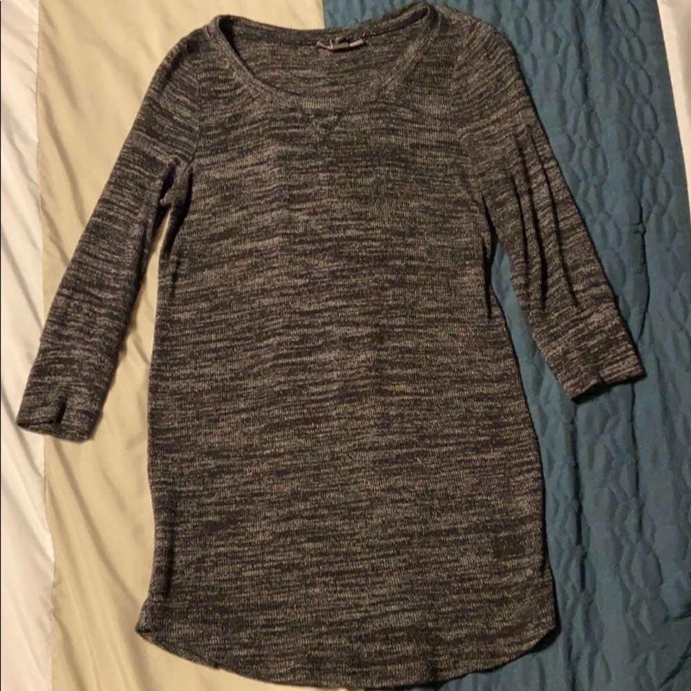 Black & gray 3/4 sleeve maternity sweater (M)